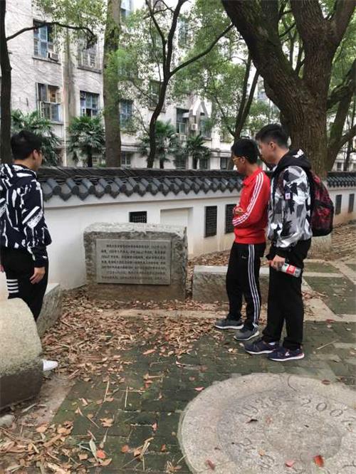 m1539496247237073.jpg 黄色网址
老图书馆.jpg